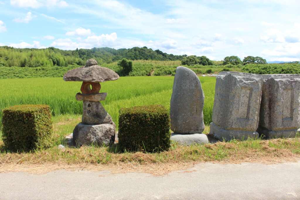 大内川原灯篭前